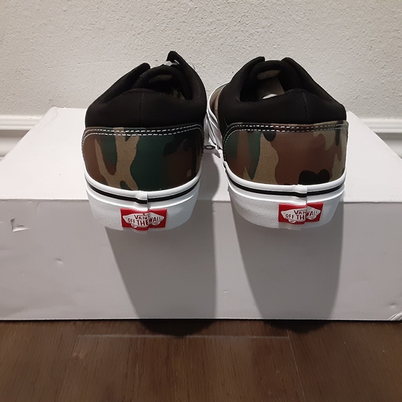 Vans - Picture 4 of 4